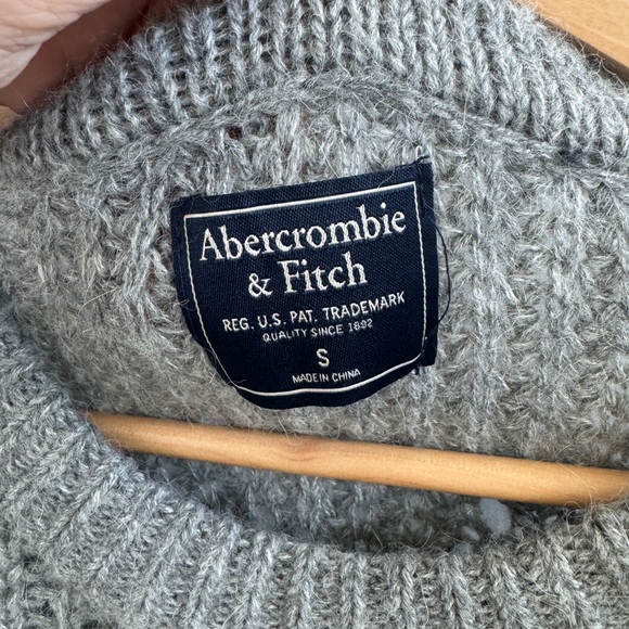 Abercrombie & Fitch gray wool & alpaca blend  knit sweater - gray - size small - Picture 2 of 8